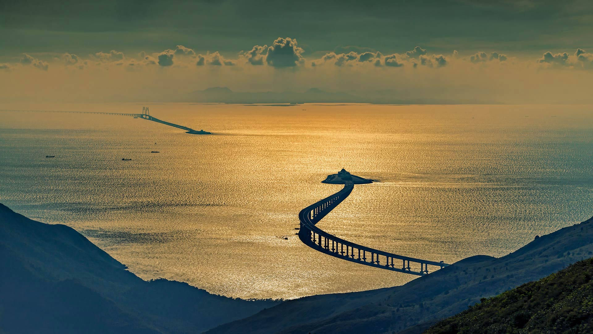 港珠澳大桥，中国 (© Evocation Images/Shutterstock)